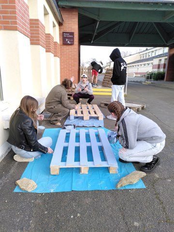 DIY : fabrication de fauteuils et banquettes en palettes